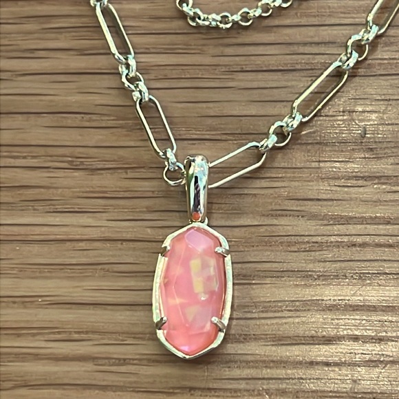 Kendra Scott-Elisa Gold Triple Strand Necklace In Coral Illusion NWOT - Picture 5 of 8